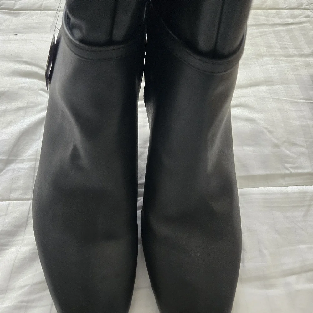 Elegant Black Women's Boots - Picture 7 of 9